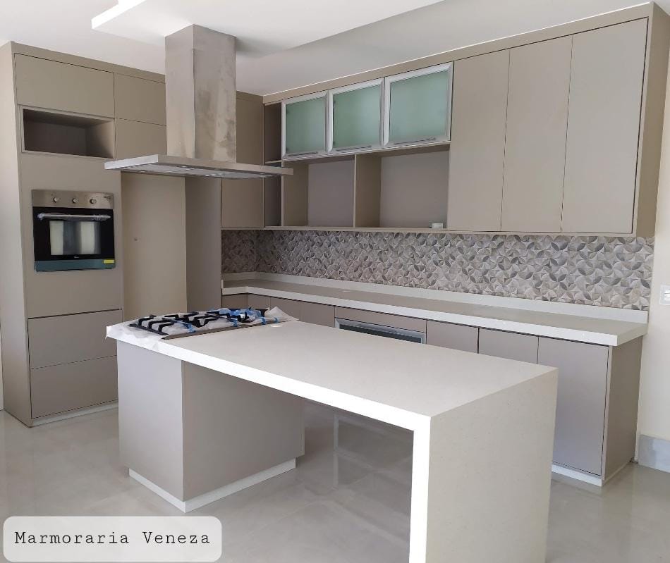 Projeto de cozinha com bancada em pedra natural, foto 01